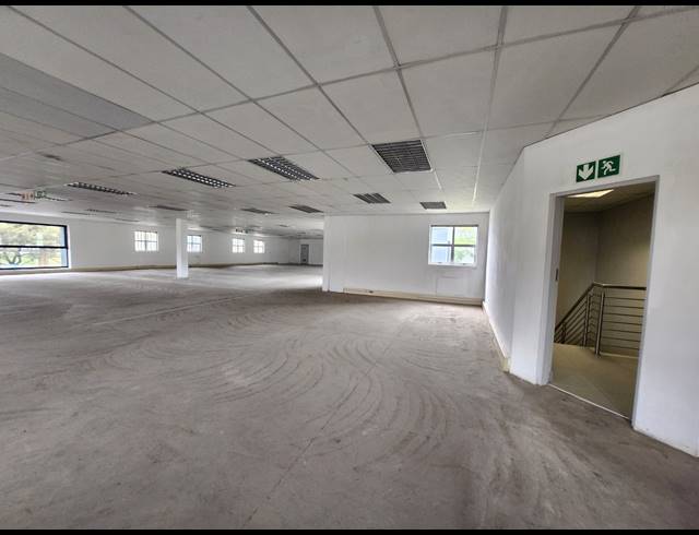 588M² OFFICE TO LET IN HALFWAY GARDENS